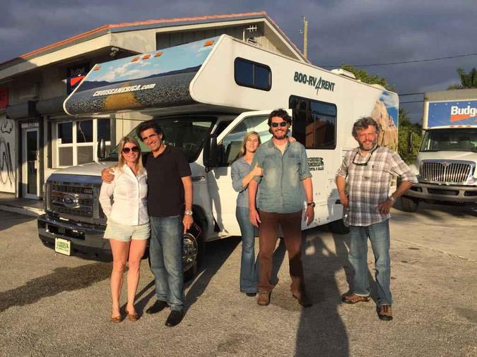 Marcelo Hoffman (de jaqueta jeans) na sua roadtrip pelos Estados Unidos, em novembro de 2016(foto: Marcelo Hoffman/Arquivo Pessoal) Marcelo Hoffman (de jaqueta jeans) na sua roadtrip pelos Estados Unidos, em novembro de 2016(foto: Marcelo Hoffman/Arquivo Pessoal)