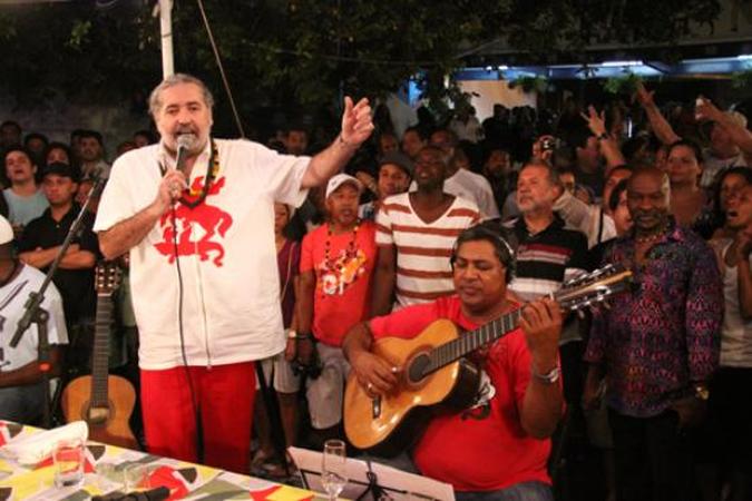 Moacyr Luz comanda o Samba do Trabalhador, uma atração carioca com muitos convidados ilustres(foto: Caru Ribeiro/Divulgação) Moacyr Luz comanda o Samba do Trabalhador, uma atração carioca com muitos convidados ilustres(foto: Caru Ribeiro/Divulgação)