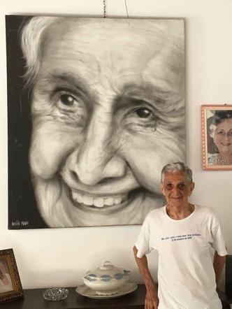 Com a foto de Dona Canô, uma das figuras mais emblemáticas do Recôncavo Baiano (foto: Iugh Mattar/Divulgação) Com a foto de Dona Canô, uma das figuras mais emblemáticas do Recôncavo Baiano (foto: Iugh Mattar/Divulgação)