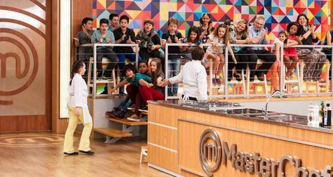Os outros 18 competidores eliminados assistiram às performances dos finalistas direto do mezanino. As torcidas estavam bem divididas Os outros 18 competidores eliminados assistiram às performances dos finalistas direto do mezanino. As torcidas estavam bem divididas