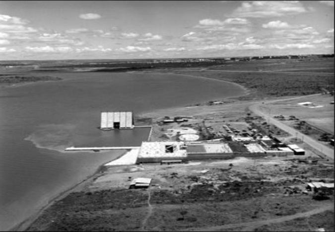 Antes e depois: o clube à época da construção, em 1959(foto: Arquivo Pessoal) Antes e depois: o clube à época da construção, em 1959(foto: Arquivo Pessoal)