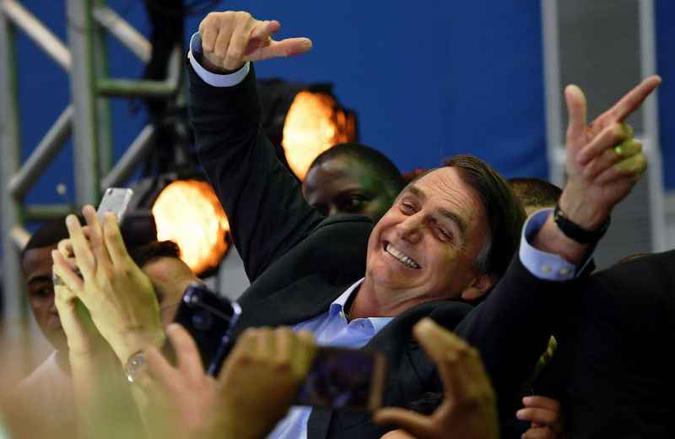 Bolsonaro: críticas aos petistas e aos tucanos durante a convenção do PSL, que ainda não confirmou o nome do candidato a vice na chapa do ex-militar (foto: Carl Dde Souza/AFP ) Bolsonaro: críticas aos petistas e aos tucanos durante a convenção do PSL, que ainda não confirmou o nome do candidato a vice na chapa do ex-militar (foto: Carl Dde Souza/AFP )