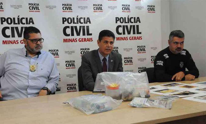 Delegado Wagner Pinto (ao centro): perfil de universitário traficante surpreendeu (foto: Paulo Filgueiras/EM/DA Press) Delegado Wagner Pinto (ao centro): perfil de universitário traficante surpreendeu (foto: Paulo Filgueiras/EM/DA Press)
