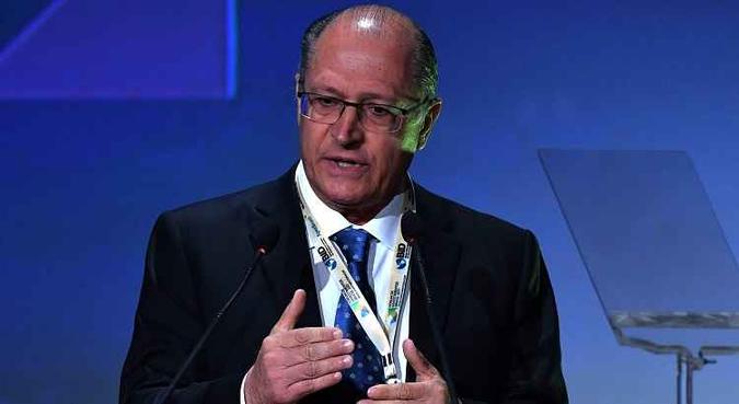 Presidente do PSDB, governador Geraldo Alckmin, anuncia que quem votar contra a reforma não será punido (foto: NELSON ALMEIDA) Presidente do PSDB, governador Geraldo Alckmin, anuncia que quem votar contra a reforma não será punido (foto: NELSON ALMEIDA)