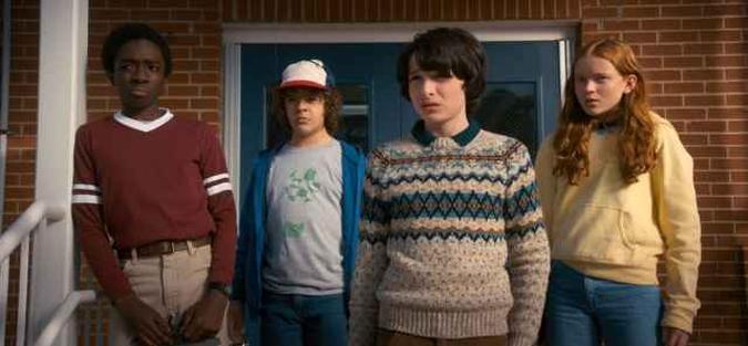 Um casal elaborou um contrato para evitar que um passe spoilers para o outro da segunda temporada da série 'Stranger Things' (foto: Cena da série 'Stranger Things'/Netflix/Divulgação) Um casal elaborou um contrato para evitar que um passe spoilers para o outro da segunda temporada da série 'Stranger Things' (foto: Cena da série 'Stranger Things'/Netflix/Divulgação)