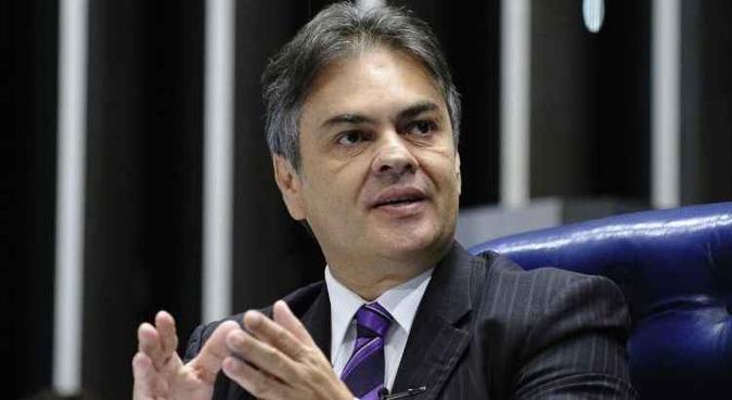 Cunha Lima rechaçou a tese de que a parceria entre PSDB e PMDB vá se converter em votos favoráveis a Temer(foto: Edilson Rodrigues/Agência Senado) Cunha Lima rechaçou a tese de que a parceria entre PSDB e PMDB vá se converter em votos favoráveis a Temer(foto: Edilson Rodrigues/Agência Senado)