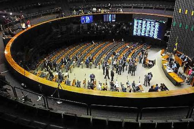 Desafio da gestão Jair Bolsonaro é convencer deputados e senadores das mudanças necessárias enquanto a popularidade está alta(foto: Minervino Junior/CB/D.A Press - 25/10/17) Desafio da gestão Jair Bolsonaro é convencer deputados e senadores das mudanças necessárias enquanto a popularidade está alta(foto: Minervino Junior/CB/D.A Press - 25/10/17)