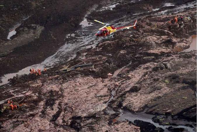 O material mostra que a estabilidade do alteamento estava no limite de segurança pelas regras do país para estruturas desse tipo(foto: Douglas Magno/AFP) O material mostra que a estabilidade do alteamento estava no limite de segurança pelas regras do país para estruturas desse tipo(foto: Douglas Magno/AFP)