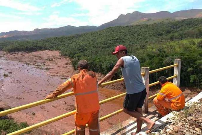 Com o rompimento das duas barragens, o risco é de que 1 milhão de litros de resíduos de mineração sejam lançados no meio ambiente(foto: Alexandre Guzanshe/EM/DA Press) Com o rompimento das duas barragens, o risco é de que 1 milhão de litros de resíduos de mineração sejam lançados no meio ambiente(foto: Alexandre Guzanshe/EM/DA Press)