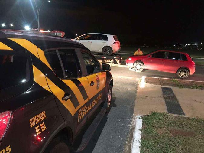 Sem licenciamento, o carro teve de ser recolhido ao depósito (foto: Divulgação/Detran) Sem licenciamento, o carro teve de ser recolhido ao depósito (foto: Divulgação/Detran)