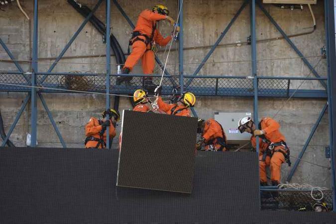 Ate a tarde de ontem, restavam 72 das 171 peças de painel de LED no SBS(foto: Marcelo Ferreira/CB/D.A Press) Ate a tarde de ontem, restavam 72 das 171 peças de painel de LED no SBS(foto: Marcelo Ferreira/CB/D.A Press)