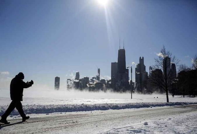 As autoridades advertiram que as temperaturas extremas podem ser fatais, e os estados de Illinois, Michigan e Wisconsin implementaram planos de emergência(foto: JOSHUA LOTT / AFP) As autoridades advertiram que as temperaturas extremas podem ser fatais, e os estados de Illinois, Michigan e Wisconsin implementaram planos de emergência(foto: JOSHUA LOTT / AFP)