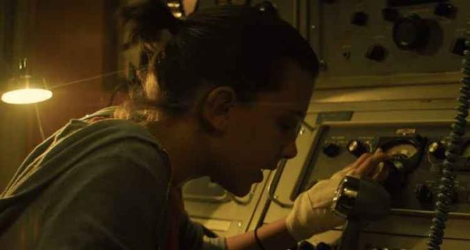 Atriz Millie Bobby Brown é a protagonista do filme, junto com Vera Farmiga (foto: Reprodução/Internet) Atriz Millie Bobby Brown é a protagonista do filme, junto com Vera Farmiga (foto: Reprodução/Internet)