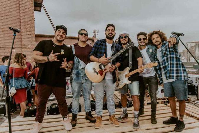 Atitude 67 está entre os artistas da nova geração que têm levantado a bandeira do pagode no mundo da música(foto: Claudio Zaia/Divulgação) Atitude 67 está entre os artistas da nova geração que têm levantado a bandeira do pagode no mundo da música(foto: Claudio Zaia/Divulgação)