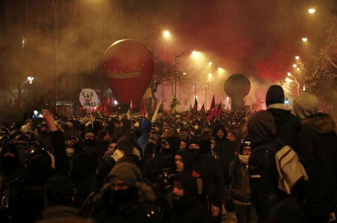 A indignação popular foi motivada pela nova reforma da Previdência preparada pelo governo de Macron(foto: Zakaria Abdelkafi / AFP) A indignação popular foi motivada pela nova reforma da Previdência preparada pelo governo de Macron(foto: Zakaria Abdelkafi / AFP)