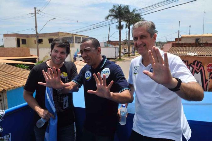 Candidatos Robério Negreiros, Renato Santana e Rogério Rosso participaram de carreata em Ceilândia(foto: Minervino Junior/CB/D.A Press) Candidatos Robério Negreiros, Renato Santana e Rogério Rosso participaram de carreata em Ceilândia(foto: Minervino Junior/CB/D.A Press)