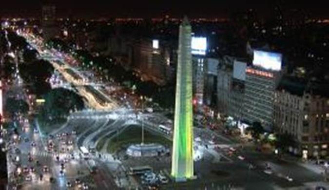 O Obelisco, monumento emblemático de Buenos Aires, iluminado de verde e amarelo(foto: Divulgação/Agência Brasil) O Obelisco, monumento emblemático de Buenos Aires, iluminado de verde e amarelo(foto: Divulgação/Agência Brasil)