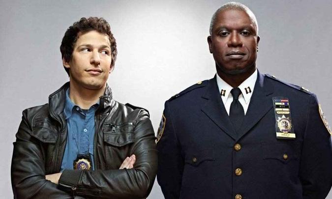 Peralta e o Capitão Raymond Holt nutrem uma relação de amor e ódio(foto: Divulgação) Peralta e o Capitão Raymond Holt nutrem uma relação de amor e ódio(foto: Divulgação)