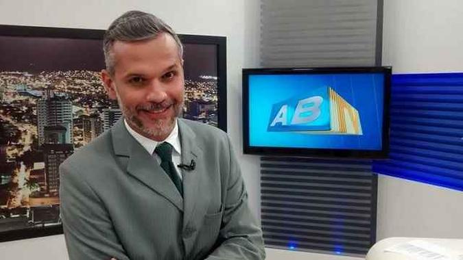 Alexandre é apresentador do ABTV 2ª edição(foto: Reprodução/Facebook) Alexandre é apresentador do ABTV 2ª edição(foto: Reprodução/Facebook)