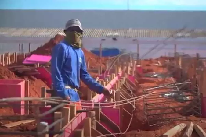 Operários em construção da UPA de Ceilândia(foto: Divulgação / Agência Brasília) Operários em construção da UPA de Ceilândia(foto: Divulgação / Agência Brasília)