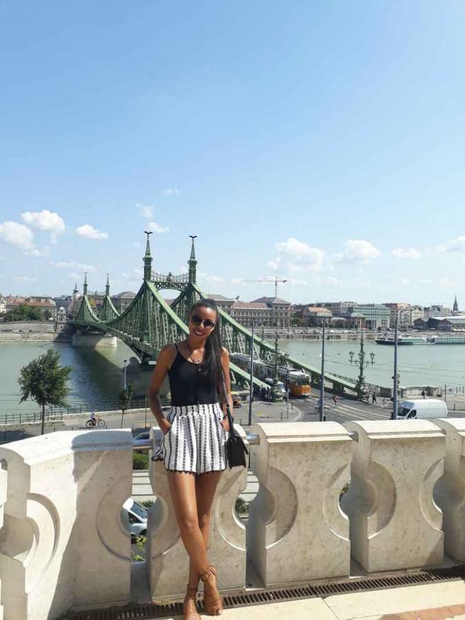 Bárbara Aguiar poupou o suficiente para turistas por sete países ao longo de 25 dias (foto: Arquivo Pessoal ) Bárbara Aguiar poupou o suficiente para turistas por sete países ao longo de 25 dias (foto: Arquivo Pessoal )