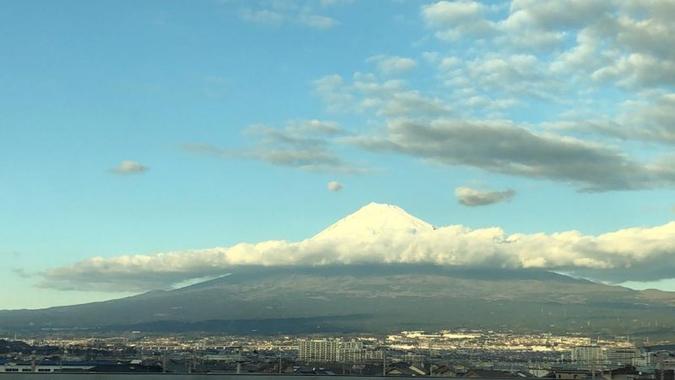 Japoneses acreditam que o Monte Fuji, uma das três montanhas sagradas, é a porta de entrada para um novo mundo (foto: Fabíola Góis/Esp. CB/D.A Press) Japoneses acreditam que o Monte Fuji, uma das três montanhas sagradas, é a porta de entrada para um novo mundo (foto: Fabíola Góis/Esp. CB/D.A Press)