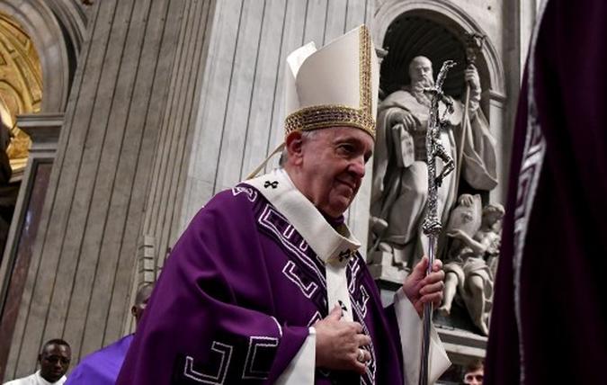 Papa Francisco na Basílica de São Pedro, no Vaticano. (foto: Tiziana Fabi/AFP) Papa Francisco na Basílica de São Pedro, no Vaticano. (foto: Tiziana Fabi/AFP)