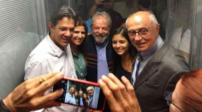 Haddad ao lado de Lula e Suplicy no Sindicato dos Metalúrgicos do ABC, na última sexta-feira(foto: Facebook/Reprodução) Haddad ao lado de Lula e Suplicy no Sindicato dos Metalúrgicos do ABC, na última sexta-feira(foto: Facebook/Reprodução)