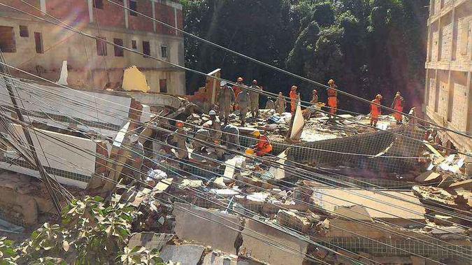 Local em que edifícios eram situados antes do desabamento(foto: Divulgação/Centro de Operações da Prefeitura do Rio de Janeiro) Local em que edifícios eram situados antes do desabamento(foto: Divulgação/Centro de Operações da Prefeitura do Rio de Janeiro)