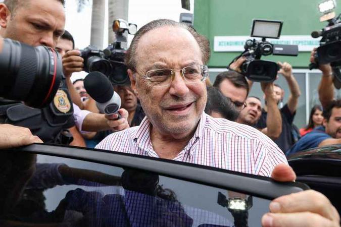 Na decisão, os ministros da Corte argumentaram que o regime fechado era incompatível com o exercício do mandato de deputado federal(foto: Sérgio Lima/AFP) Na decisão, os ministros da Corte argumentaram que o regime fechado era incompatível com o exercício do mandato de deputado federal(foto: Sérgio Lima/AFP)