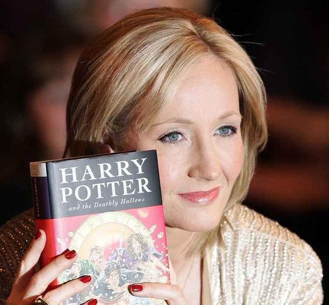 Entre os itens disponíveis para consulta do público no site estão manuscritos e desenhos originais feitos pela própria J. K. Rowling, autora dos livros(foto: AFP / Shaun CURRY) Entre os itens disponíveis para consulta do público no site estão manuscritos e desenhos originais feitos pela própria J. K. Rowling, autora dos livros(foto: AFP / Shaun CURRY)