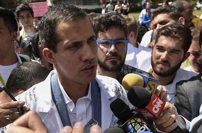 Hoje, o presidente Donald Trump telefonou a Guaidó e a equipe do venezuelano tem sido recebida pelas autoridades americanas em Washington(foto: Luis ROBAYO / AFP) Hoje, o presidente Donald Trump telefonou a Guaidó e a equipe do venezuelano tem sido recebida pelas autoridades americanas em Washington(foto: Luis ROBAYO / AFP)
