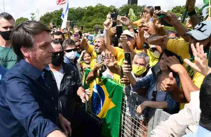 Sem máscara, Bolsonaro era presença constante nas manifestações pró-governo na Esplanada (foto: Evaristo Sá/AFP)