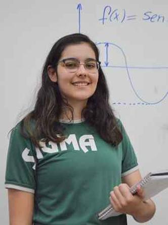 Ana Júlia Lobato: pegando o jeito com resolução de questões(foto: Clara Lobo/Esp. CB/D.A Press)