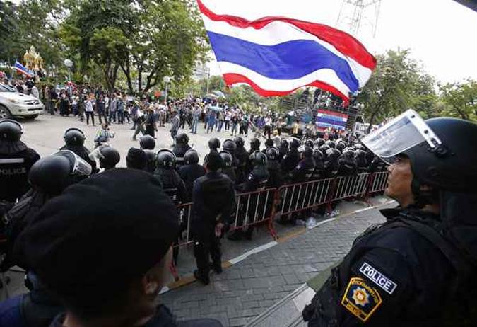 Centenas de policiais foram mobilizados nas ruas de Bangcoc, ante os temores de confrontos violentos(foto: Athit Perawongmetha/Reuters) Centenas de policiais foram mobilizados nas ruas de Bangcoc, ante os temores de confrontos violentos(foto: Athit Perawongmetha/Reuters)