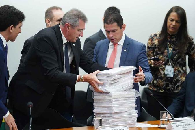 Leitura do relatório e parecer do relator da Comissão Especial da Reforma da Previdência(foto: Pablo Valadares/Câmara dos Deputados ) Leitura do relatório e parecer do relator da Comissão Especial da Reforma da Previdência(foto: Pablo Valadares/Câmara dos Deputados )