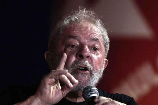 Lula foi condenado por corrupção passiva e lavagem de dinheiro(foto: AFP / Miguel SCHINCARIOL) Lula foi condenado por corrupção passiva e lavagem de dinheiro(foto: AFP / Miguel SCHINCARIOL)