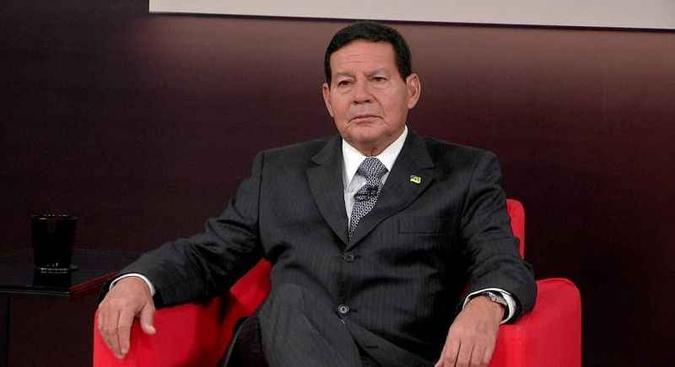 Mourão também criticou a política externa adotada nos governos petistas de aproximação com outras economistas emergentes(foto: @generalmourao17/Instagram) Mourão também criticou a política externa adotada nos governos petistas de aproximação com outras economistas emergentes(foto: @generalmourao17/Instagram)
