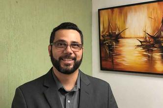 'Em vez de fazer trabalhos mecânicos, como um relatório, começo a utilizar as informações que os softwares dão estrategicamente', analisa Allan Ramos, gestor de rede de computadores(foto: Arquivo Pessoal) 'Em vez de fazer trabalhos mecânicos, como um relatório, começo a utilizar as informações que os softwares dão estrategicamente', analisa Allan Ramos, gestor de rede de computadores(foto: Arquivo Pessoal)