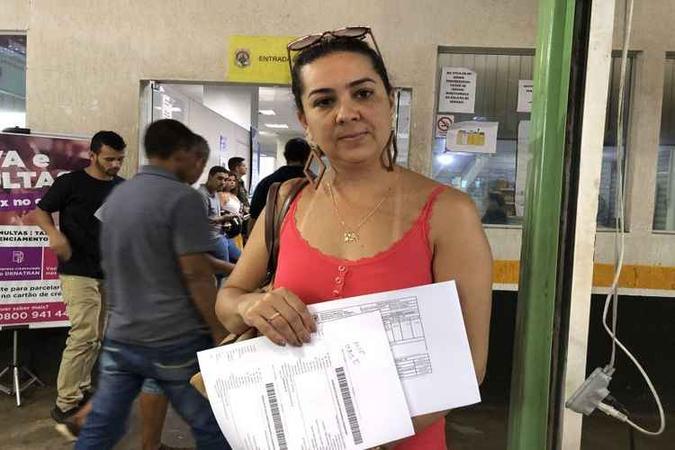 A empresária Lidiana Bessa, 38 anos, quer parcelar os IPVAs em atraso e mais de R$ 1,5 mil em infrações(foto: Juliana Andrade/CB/D.A Press) A empresária Lidiana Bessa, 38 anos, quer parcelar os IPVAs em atraso e mais de R$ 1,5 mil em infrações(foto: Juliana Andrade/CB/D.A Press)