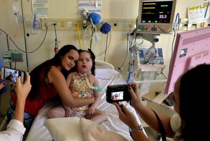 Mislane Souza Alves, com a filha Beatriz, particpou da iniciativa idealizada para resgatar a autoestima de mulheres que não tem tempo para cuidar de si(foto: Marcelo Ferreira/CB/D.A Press) Mislane Souza Alves, com a filha Beatriz, particpou da iniciativa idealizada para resgatar a autoestima de mulheres que não tem tempo para cuidar de si(foto: Marcelo Ferreira/CB/D.A Press)