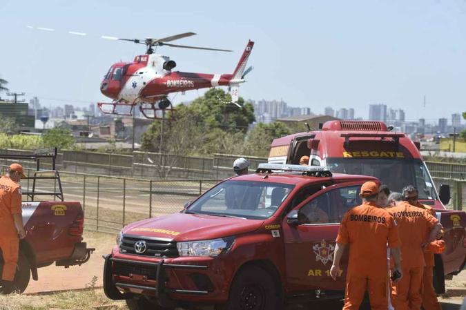 Movimentação de bombeiros no Hospital de Ceilândia(foto: Minervino Junior/CB/D.A Press) Movimentação de bombeiros no Hospital de Ceilândia(foto: Minervino Junior/CB/D.A Press)