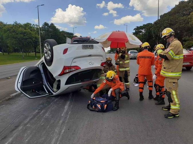 O Corpo de Bombeiros recebeu a ocorrência às 14h. Três viaturas deslocaram até o local (foto: Divulgação/CBMDF) O Corpo de Bombeiros recebeu a ocorrência às 14h. Três viaturas deslocaram até o local (foto: Divulgação/CBMDF)