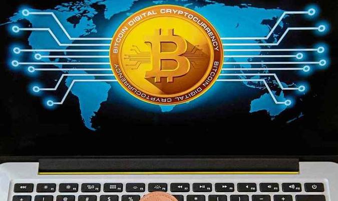 Uma das moedas mais populares, o bitcoin tem 1 milhão de adeptos no Brasil: Receita e PF prenderam, pela primeira vez, criminosos que utilizam sistema para enviar o dinheiro ilegal(foto: Jack Guez/AFP - 6/2/18) Uma das moedas mais populares, o bitcoin tem 1 milhão de adeptos no Brasil: Receita e PF prenderam, pela primeira vez, criminosos que utilizam sistema para enviar o dinheiro ilegal(foto: Jack Guez/AFP - 6/2/18)