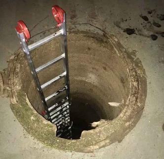 A fosse onde a criança caiu e precisou se resgatada(foto: CBMGO/Divulgação) A fosse onde a criança caiu e precisou se resgatada(foto: CBMGO/Divulgação)