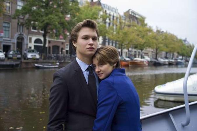 Augustus e Hazel: uma paixão entre adolescentes que sofrem com cânceres agressivos (foto: Fox Films/Divulgação) Augustus e Hazel: uma paixão entre adolescentes que sofrem com cânceres agressivos (foto: Fox Films/Divulgação)