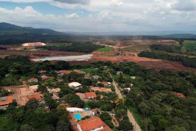 Brumadinho: rompimento da barragem despejou 10 milhões de metros cúbicos de rejeito de minério de ferro por um rastro de 310 quilômetros (foto: Mateus Parreiras/Estado de Minas) Brumadinho: rompimento da barragem despejou 10 milhões de metros cúbicos de rejeito de minério de ferro por um rastro de 310 quilômetros (foto: Mateus Parreiras/Estado de Minas)