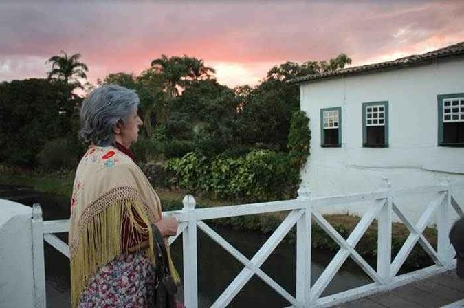 Walderez de Barros dá vida, por momentos, a Cora Coralina, no filme de Renato Barbieri (foto: Gaya Filmes/ Reprodução) Walderez de Barros dá vida, por momentos, a Cora Coralina, no filme de Renato Barbieri (foto: Gaya Filmes/ Reprodução)