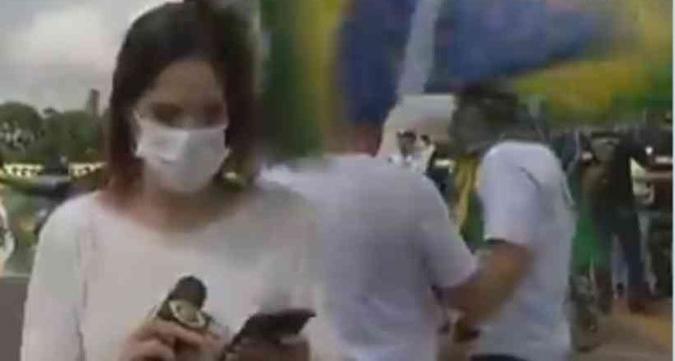 Repórter da TV BandNews foi agredida neste domingo por bolsonarista em Brasília(foto: Reprodução/Twitter) Repórter da TV BandNews foi agredida neste domingo por bolsonarista em Brasília(foto: Reprodução/Twitter)