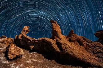 (foto: O movimento das estrelas foi cristalizado no Deserto de Atacama: quase uma pintura) (foto: O movimento das estrelas foi cristalizado no Deserto de Atacama: quase uma pintura)